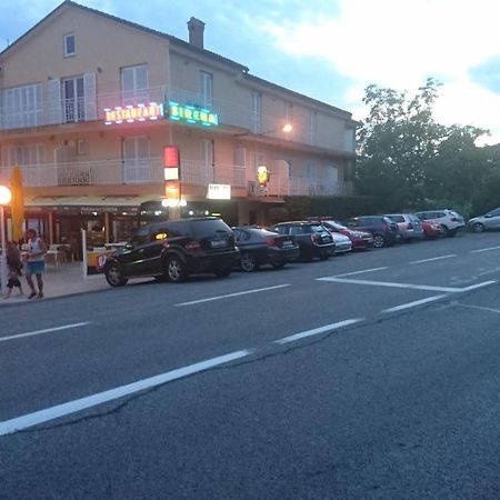 Restoran Sirena Panzió Dramalj Kültér fotó